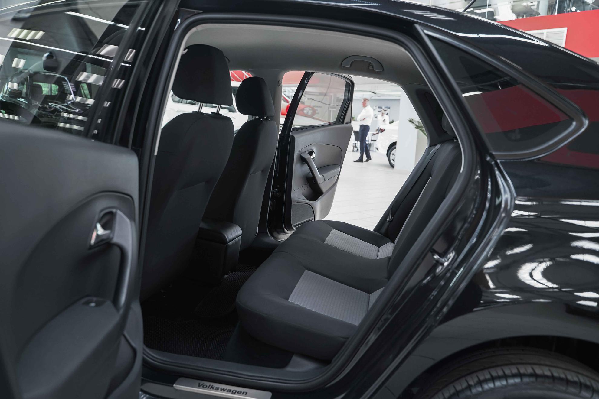 Volkswagen Polo 2011, черный, ДЦ Орехово