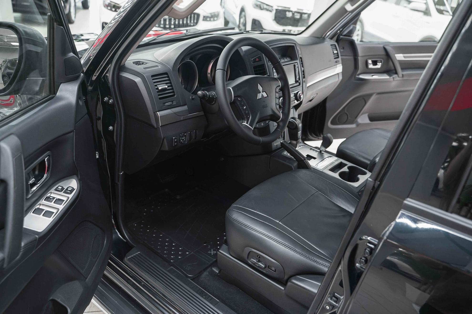 Mitsubishi Pajero 2010, черный, ДЦ Орехово