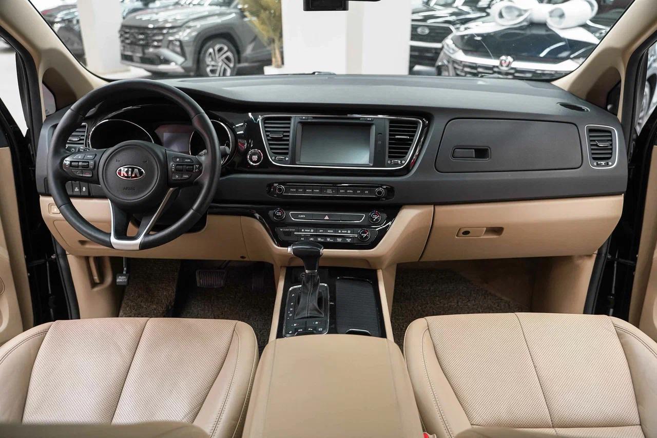 Kia Carnival 2017, черный, ДЦ Орехово
