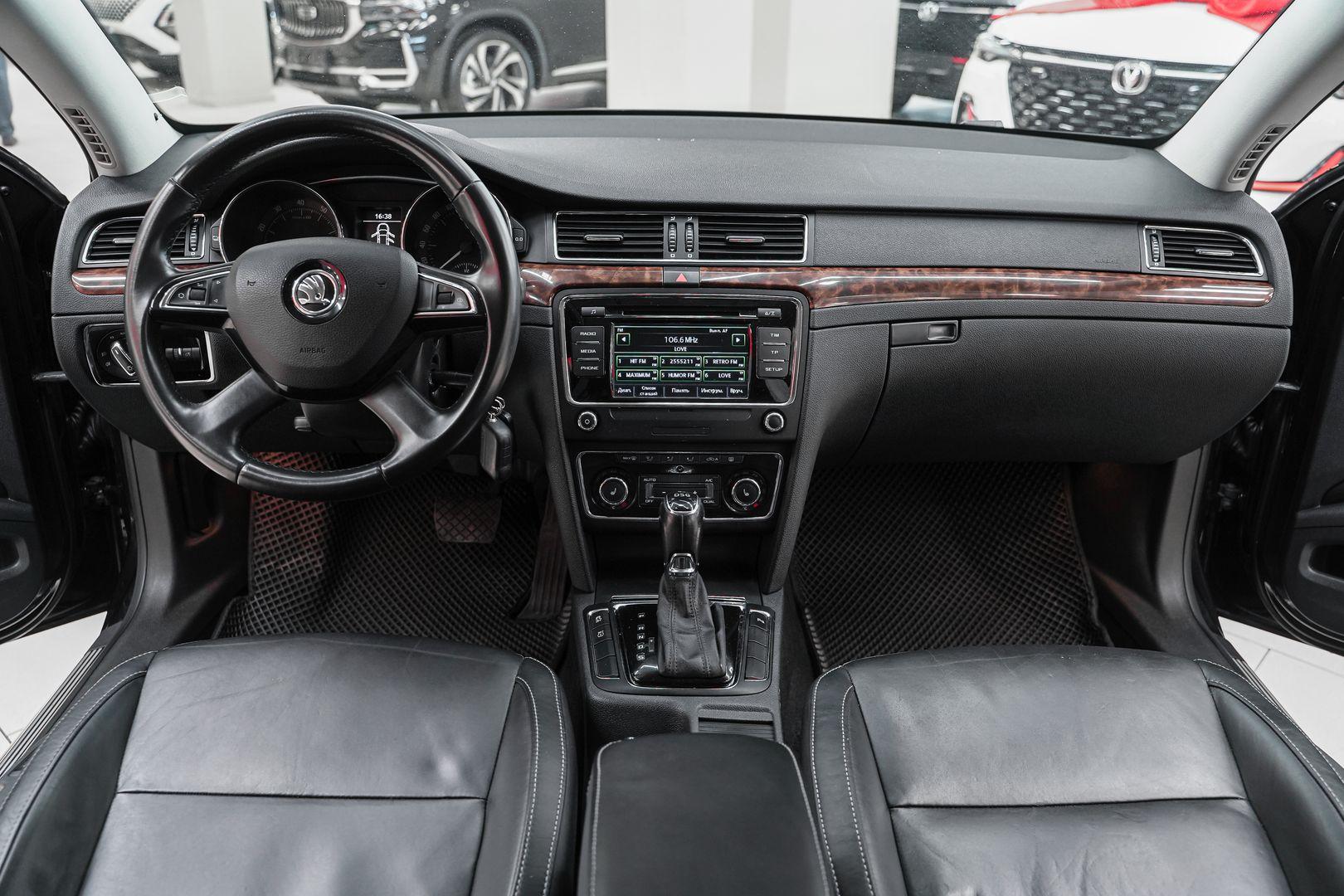Skoda Superb 2013, черный, ДЦ Орехово