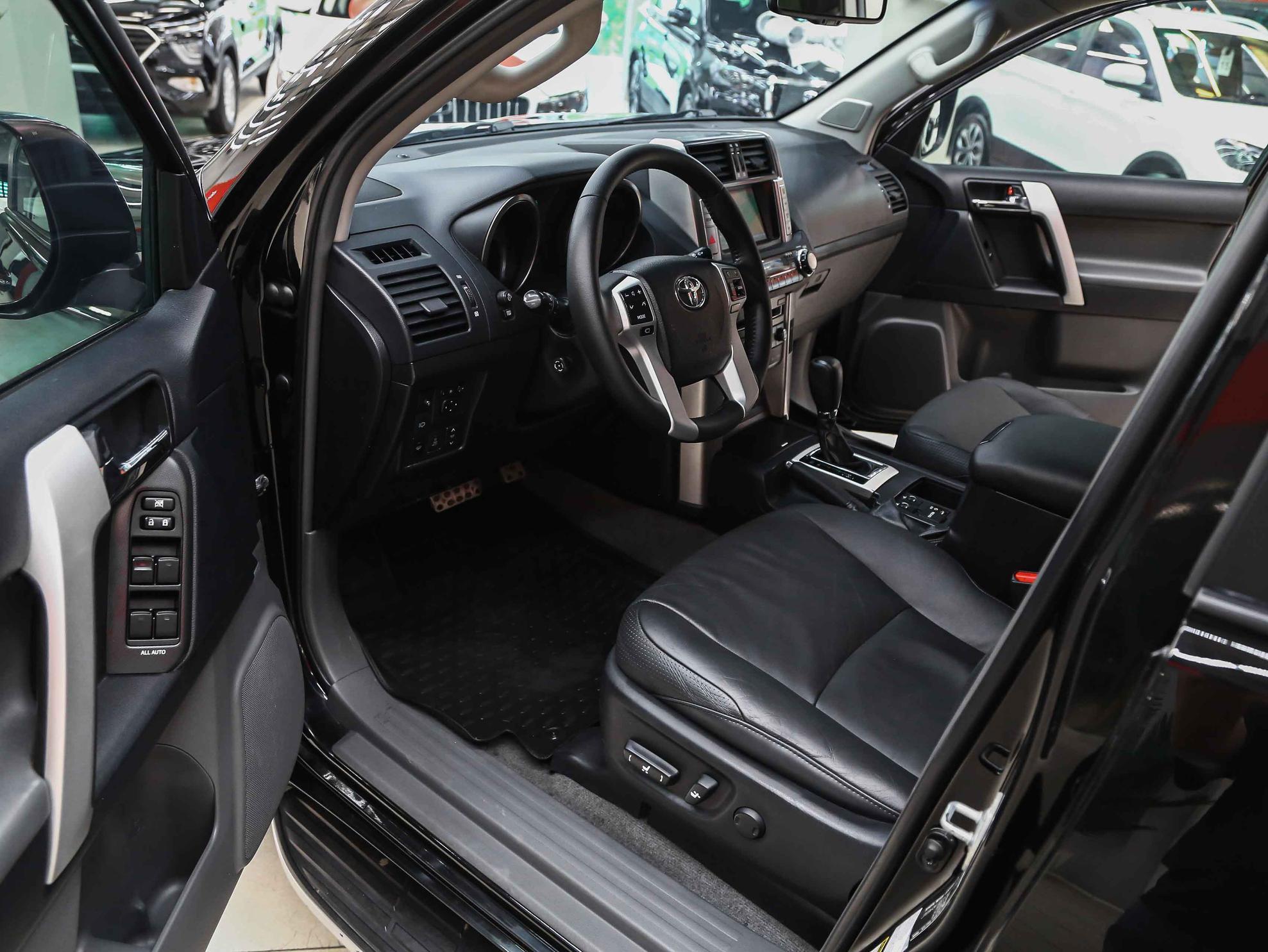 Toyota Land Cruiser Prado 2013, черный, ДЦ Орехово