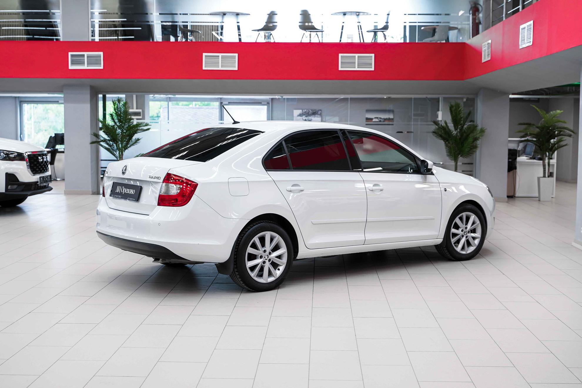 Skoda Rapid 2015, белый, ДЦ Орехово