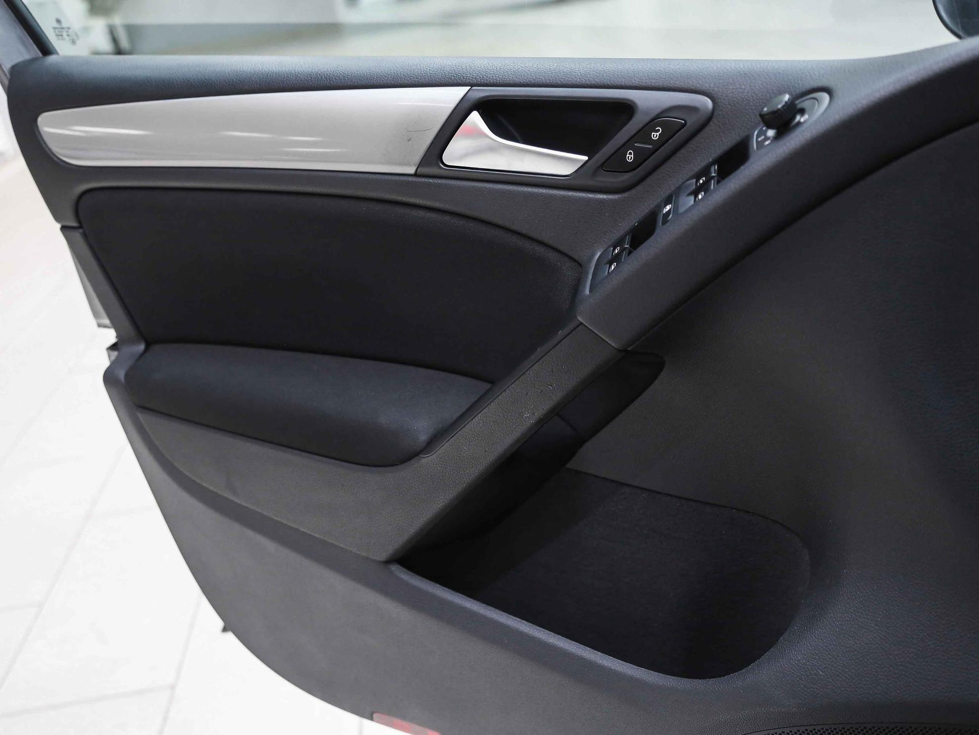 Volkswagen Golf 2011, серый, ДЦ Орехово