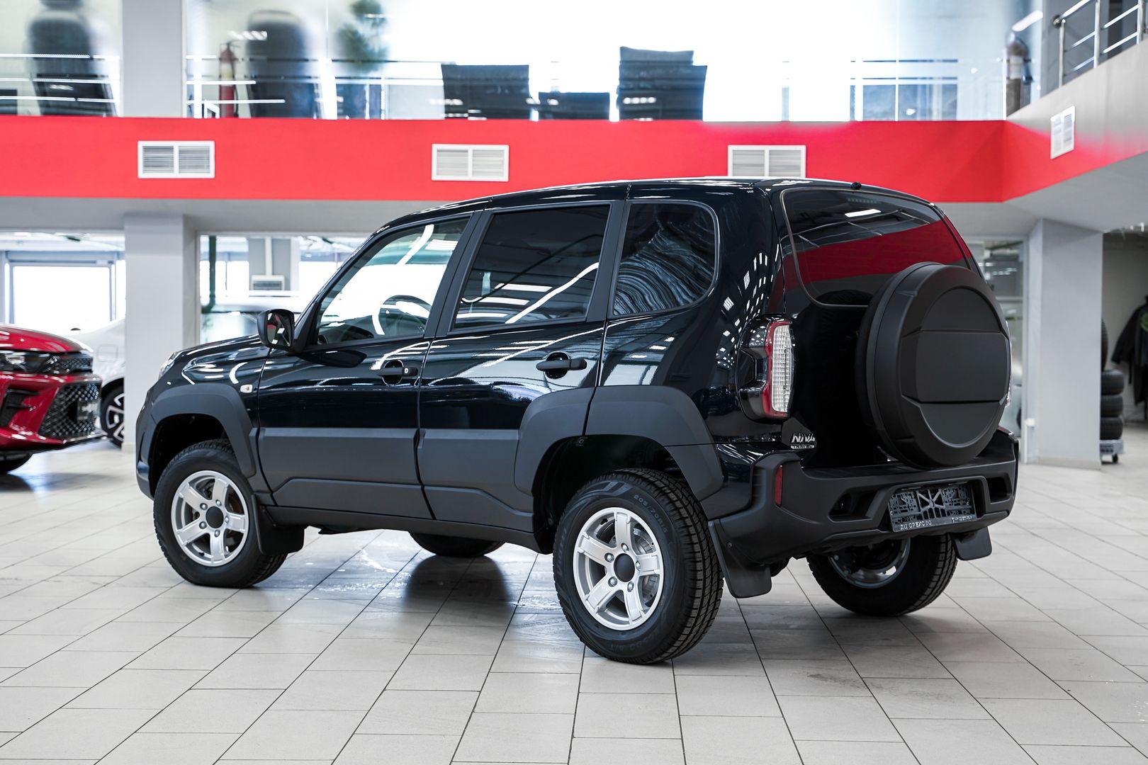 LADA (ВАЗ) Niva 2025, зеленый, ДЦ Орехово