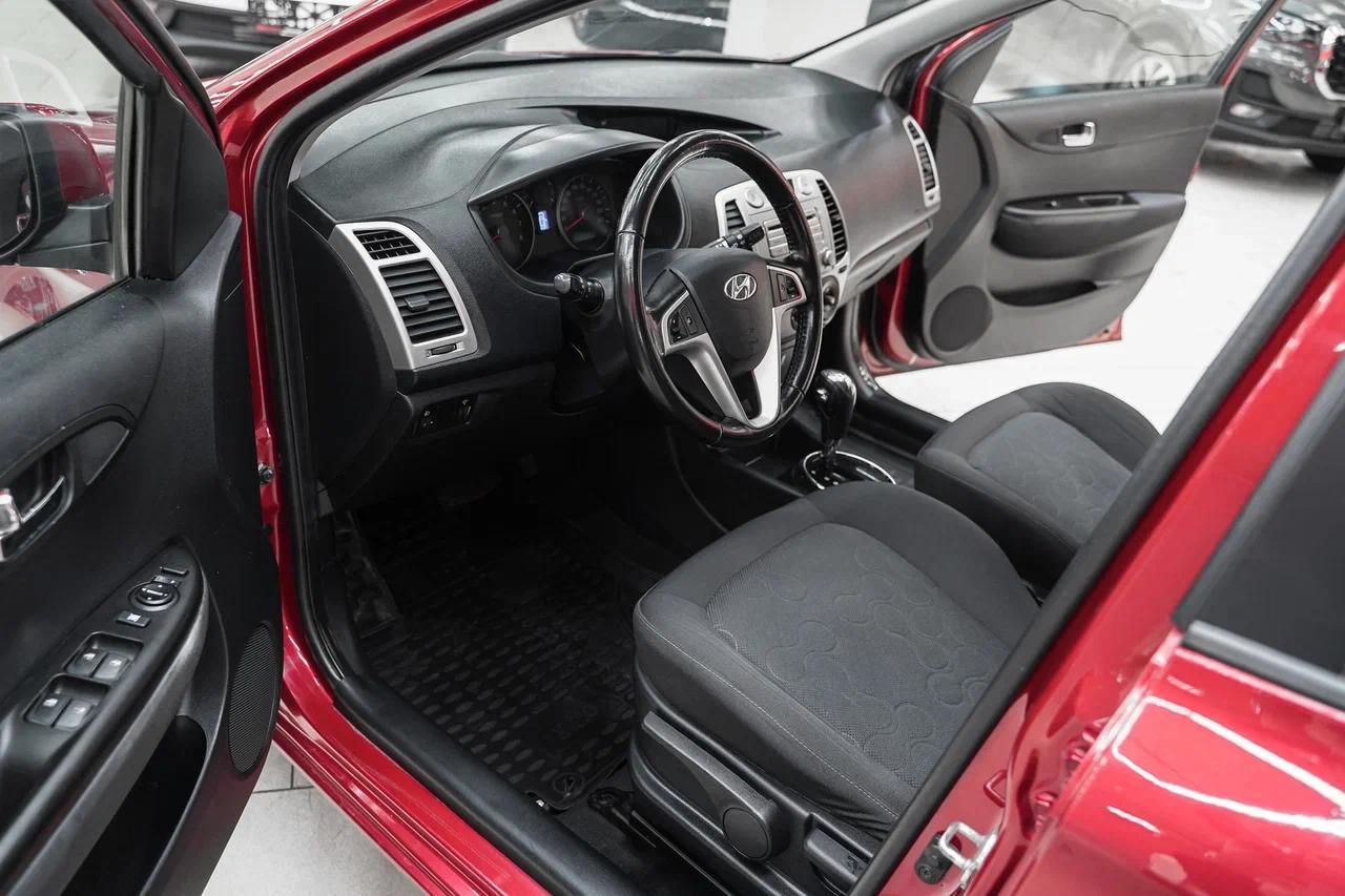 Hyundai i20 2010, красный, ДЦ Орехово