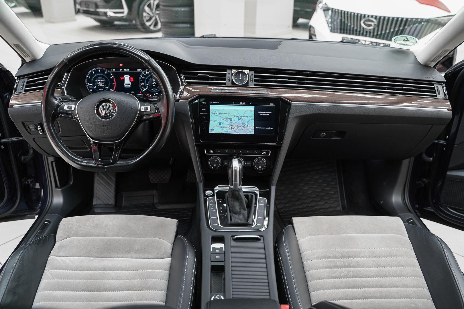 Volkswagen Passat 2018, синий, ДЦ Орехово