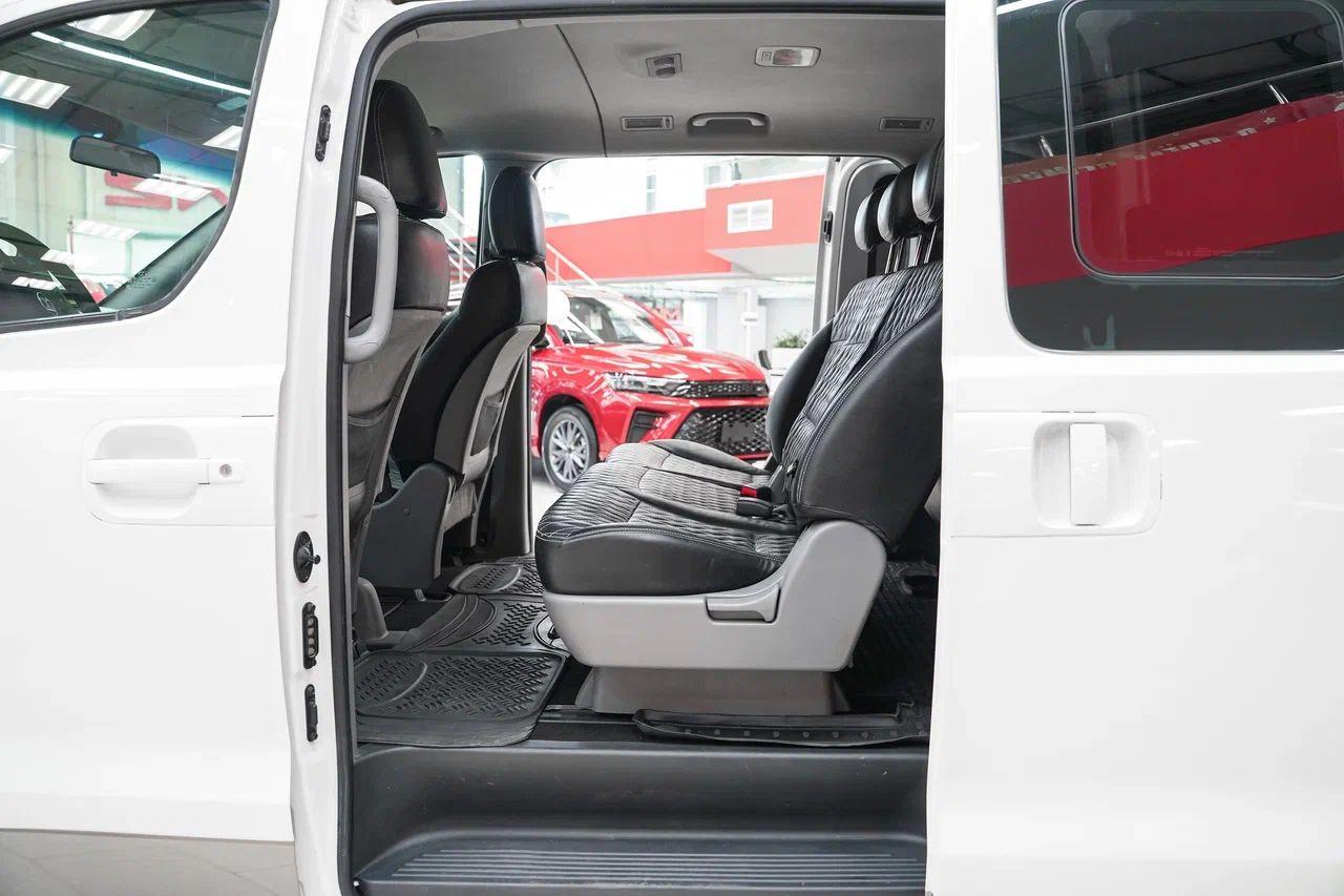 Hyundai H-1 2015, белый, ДЦ Орехово
