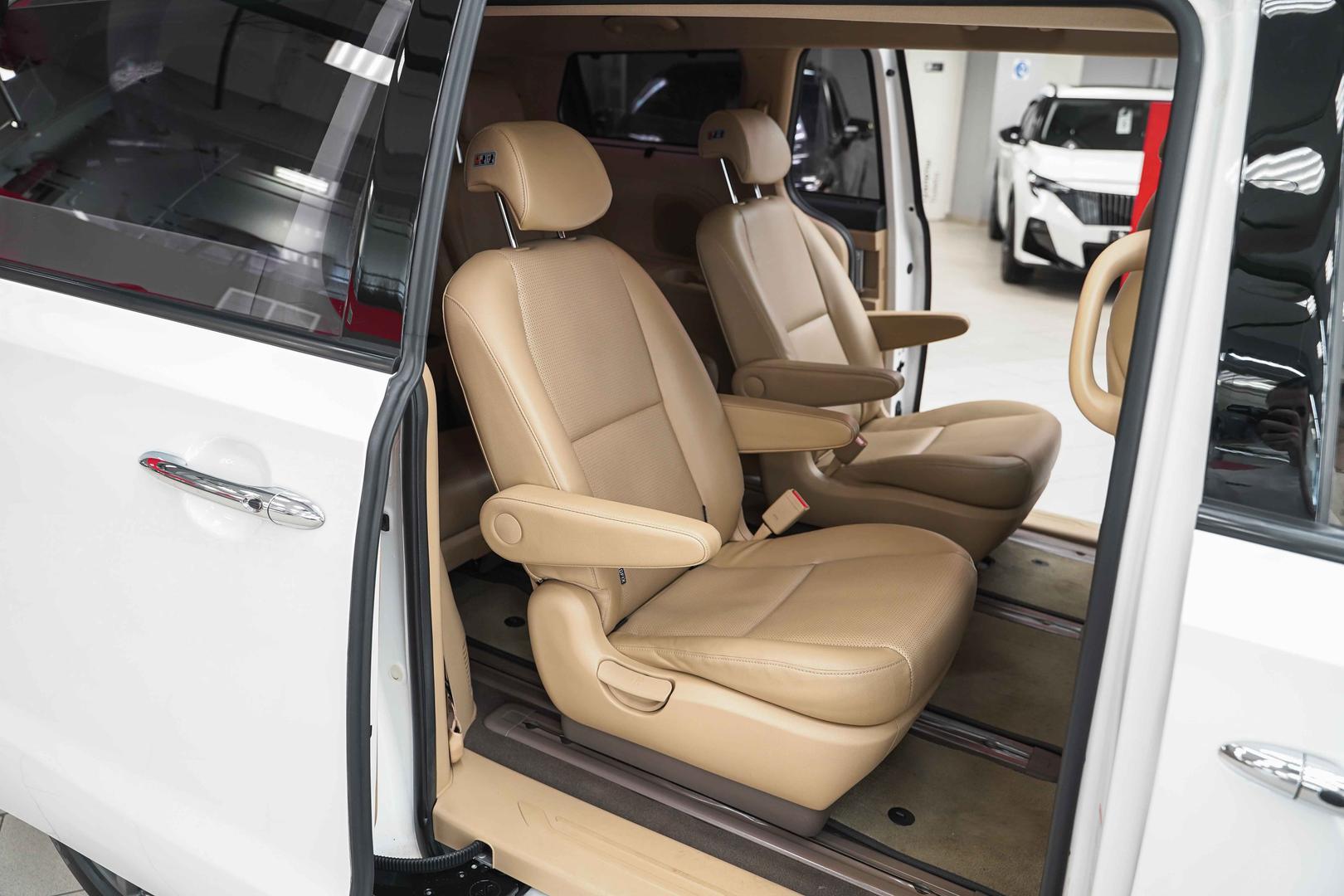 Kia Carnival 2018, белый, ДЦ Орехово