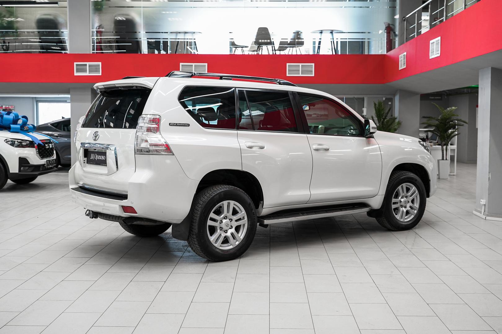 Toyota Land Cruiser Prado 2012, белый, ДЦ Орехово