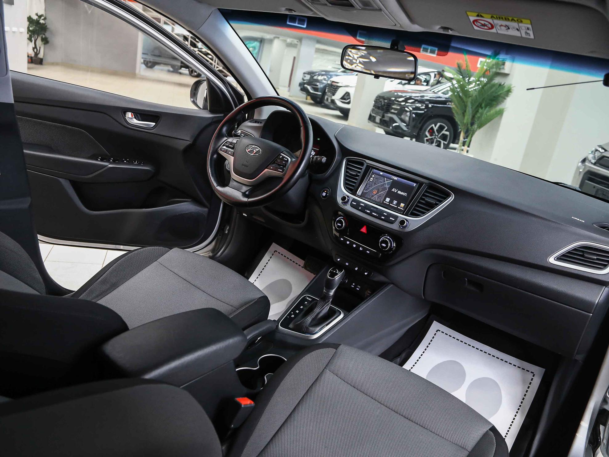 Hyundai Solaris 2017, серебряный, ДЦ Орехово