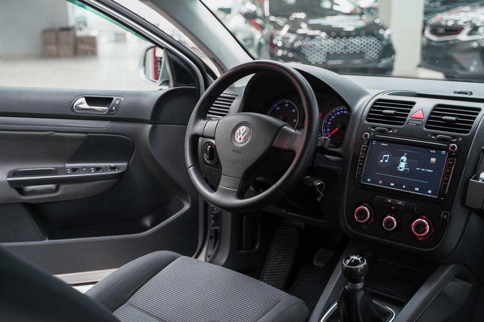 Volkswagen Golf 2009, серебряный, ДЦ Орехово