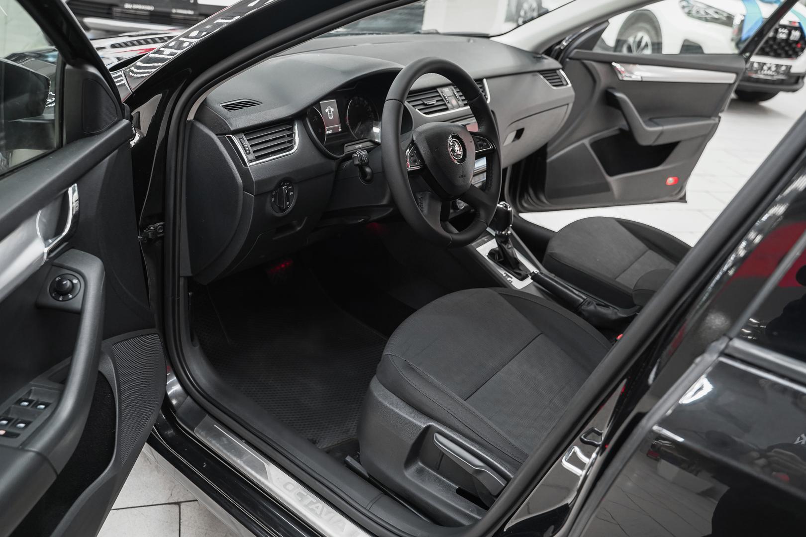 Skoda Octavia 2013, черный, ДЦ Орехово