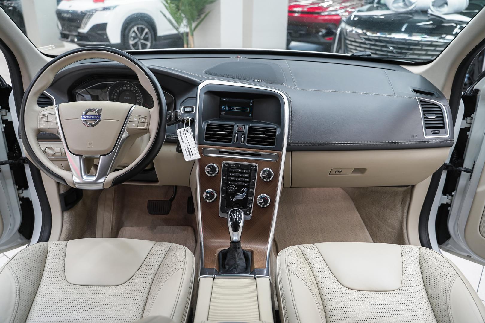 Volvo XC60 2014, белый, ДЦ Орехово