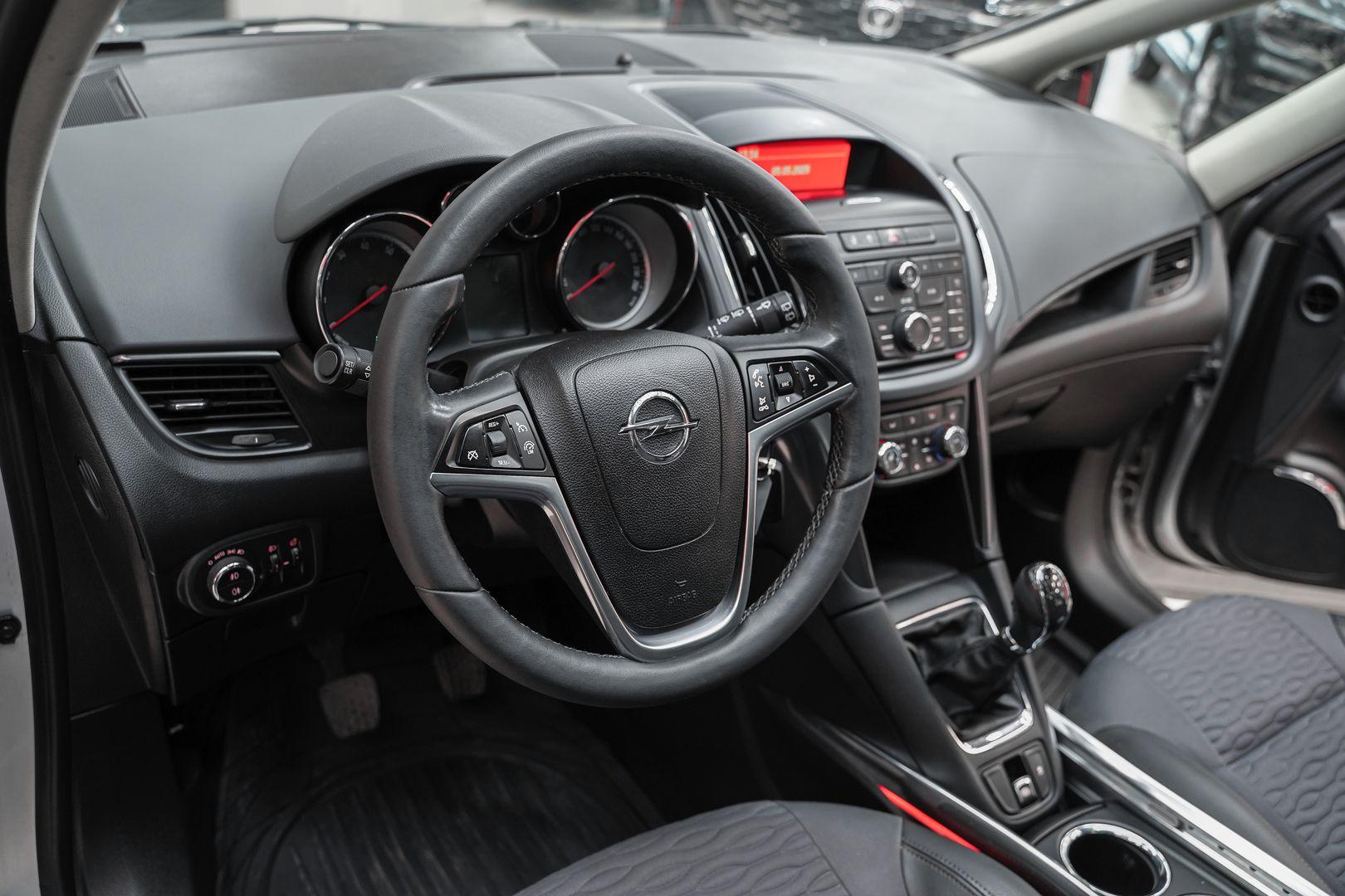 Opel Zafira 2013, серебряный, ДЦ Орехово