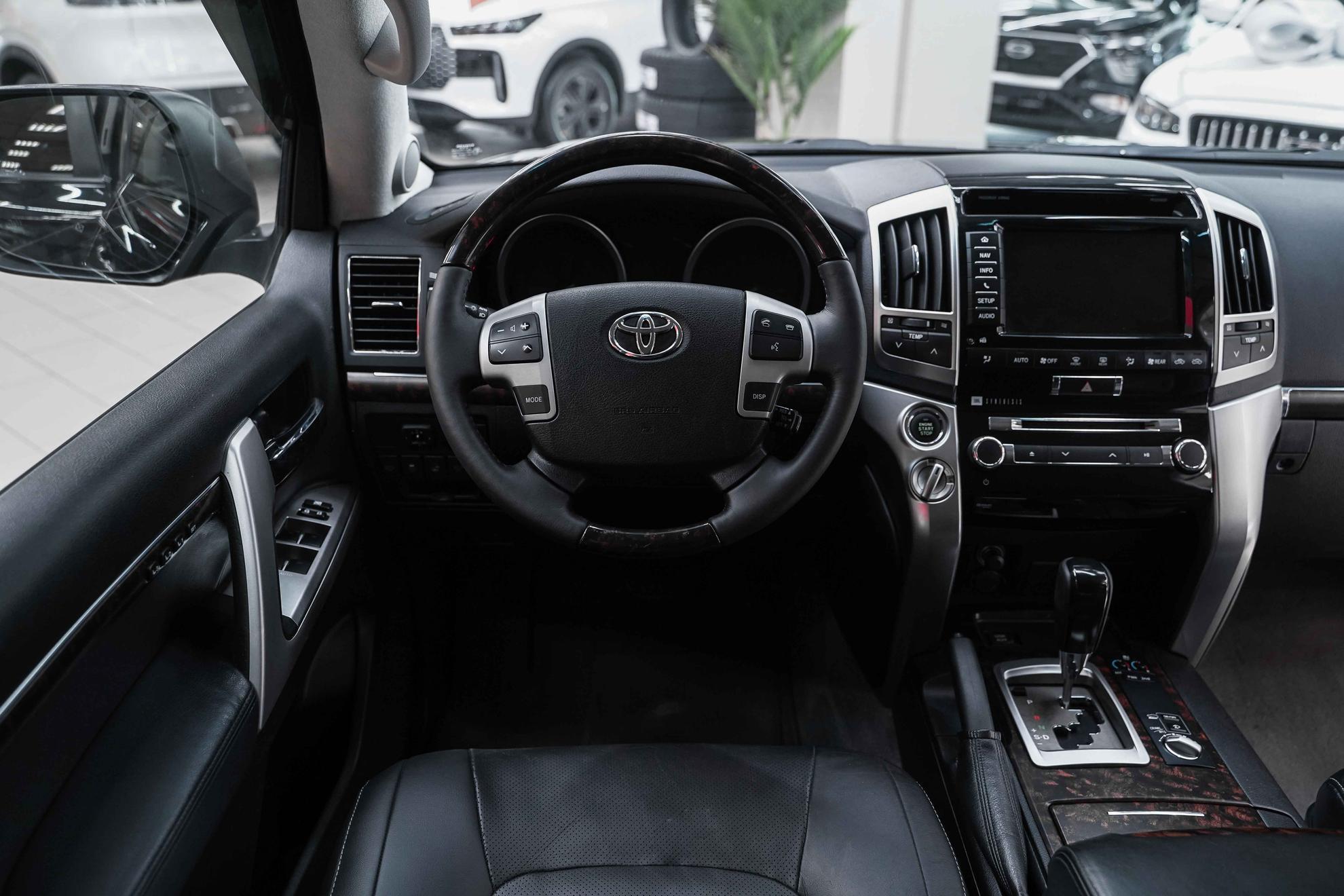 Toyota Land Cruiser 2012, черный, ДЦ Орехово