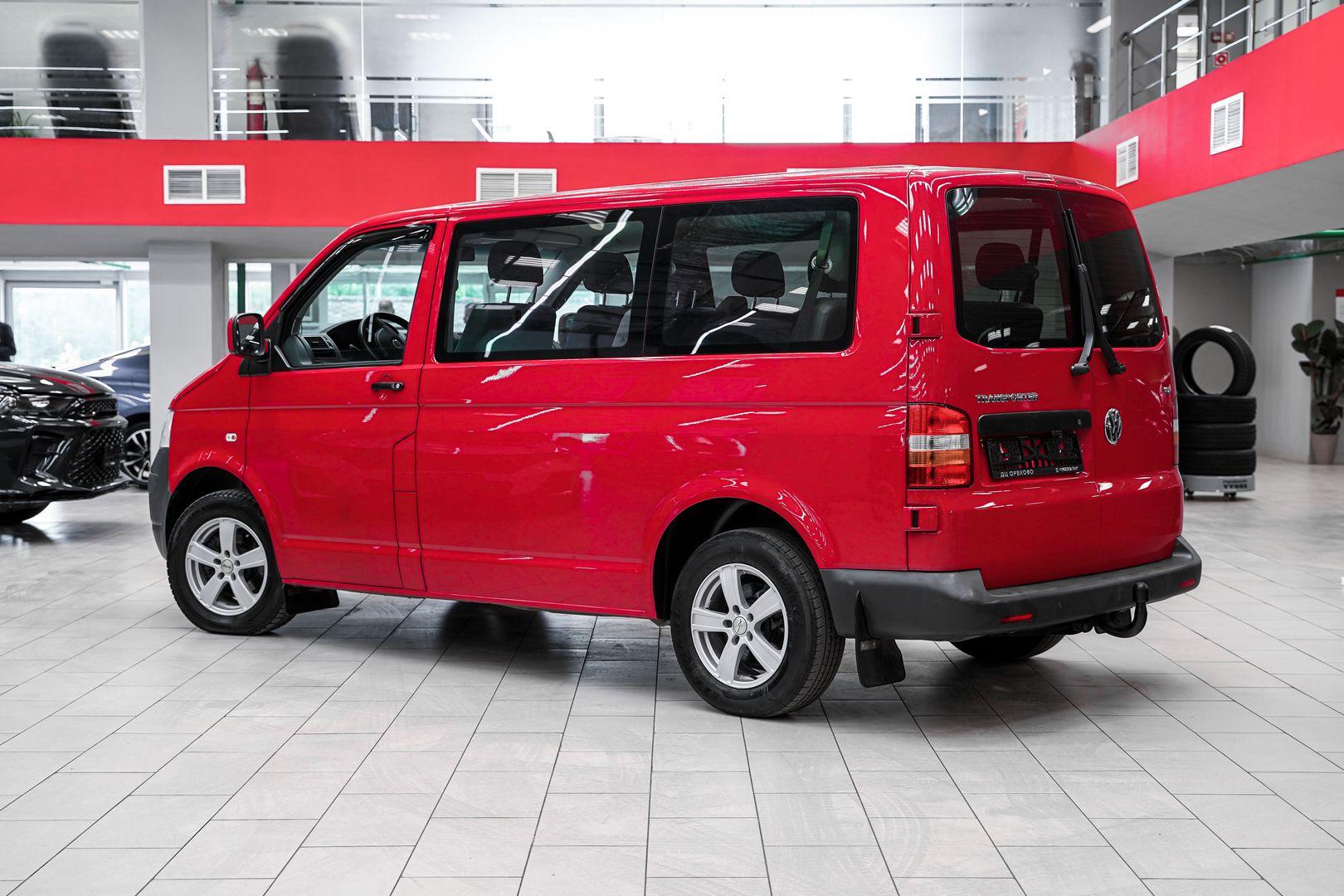Volkswagen Transporter 2008, красный, ДЦ Орехово