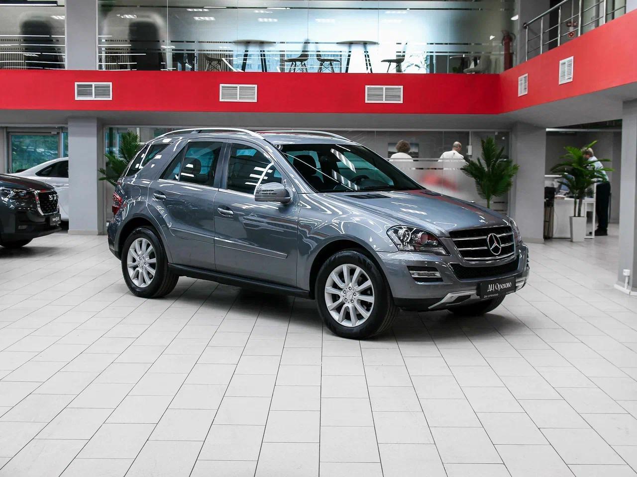 Mercedes-Benz M-Класс 2010, серый, ДЦ Орехово