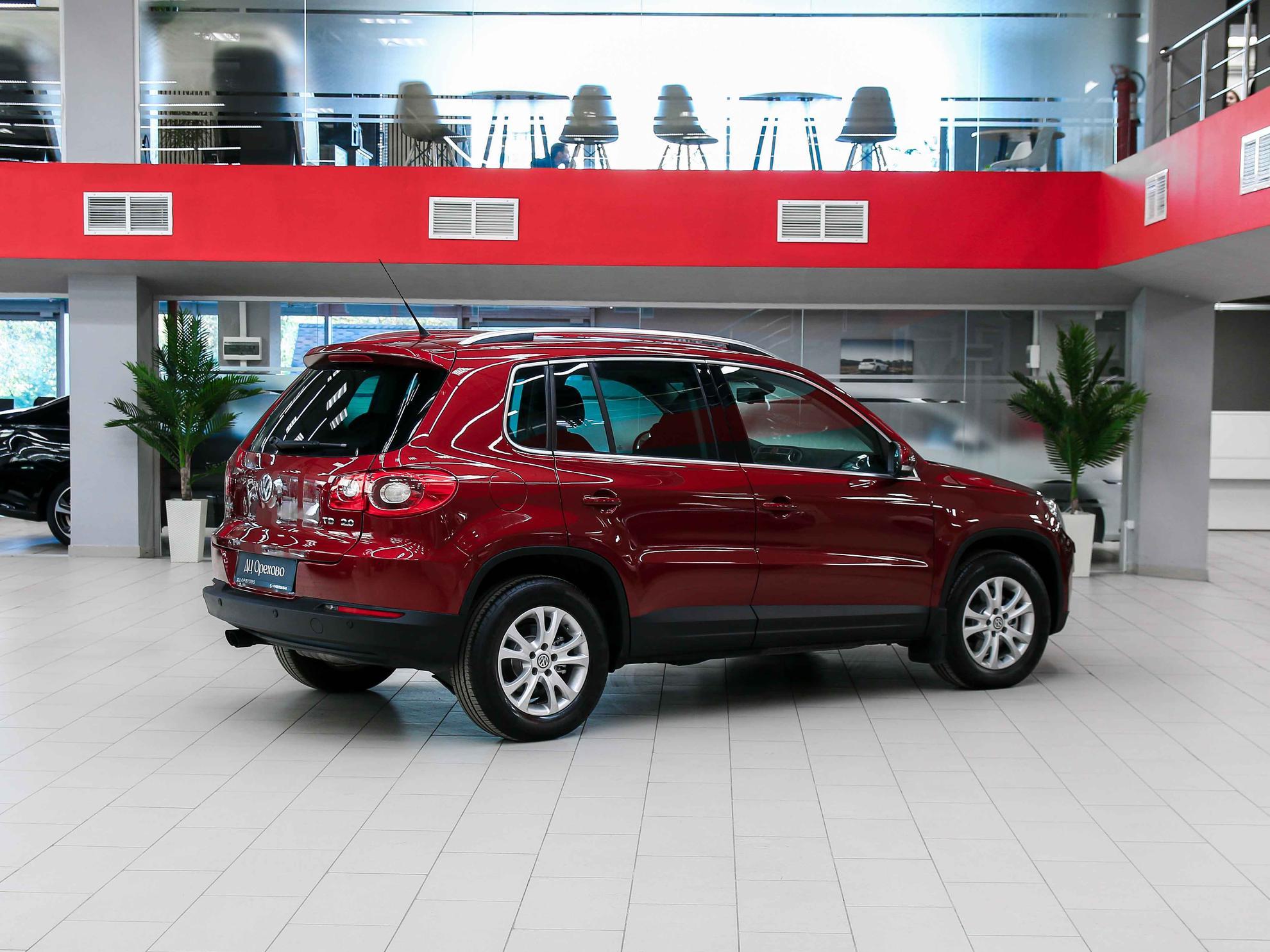 Volkswagen Tiguan 2009, красный, ДЦ Орехово