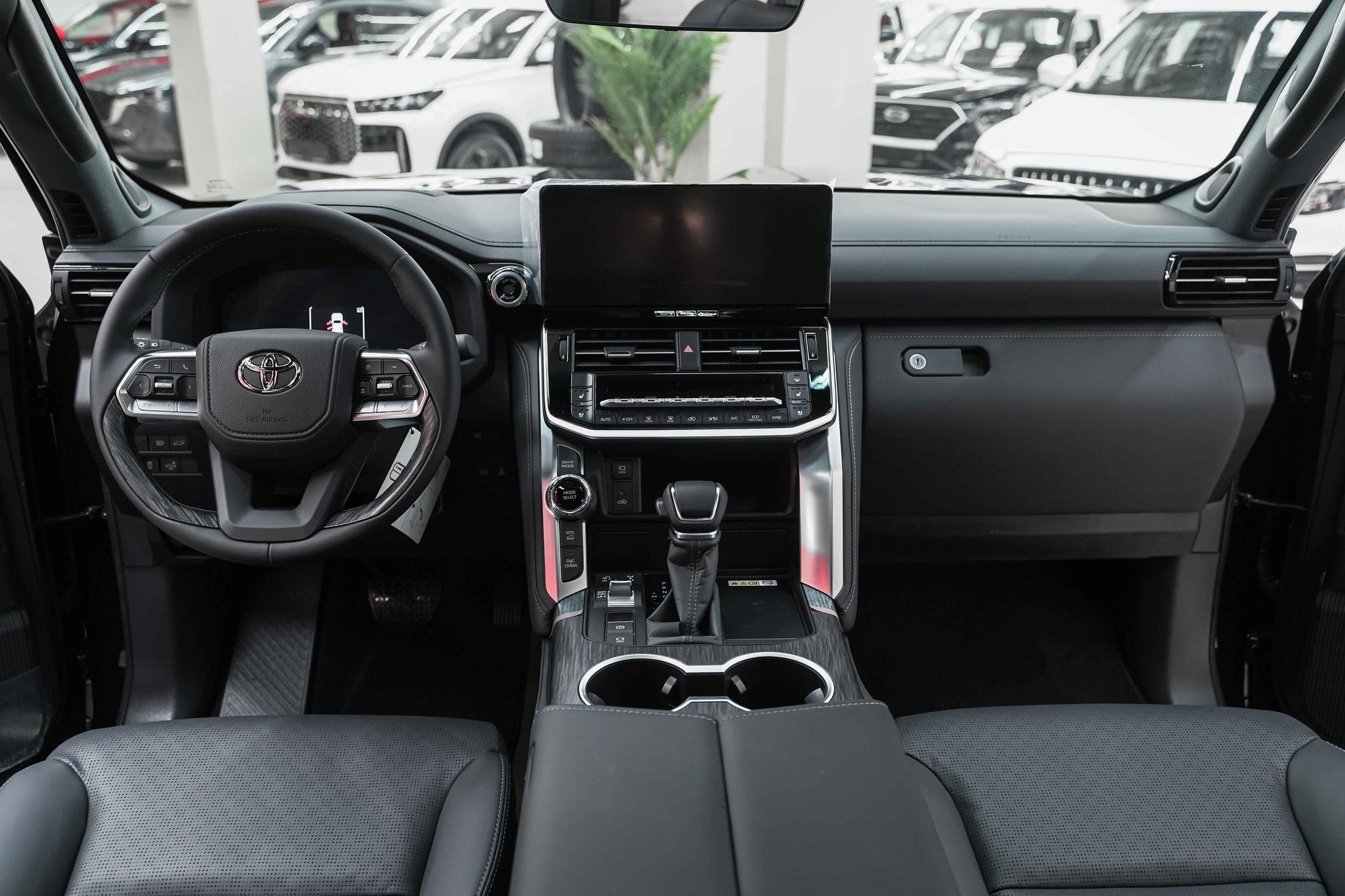 Toyota Land Cruiser 2026, черный, ДЦ Орехово