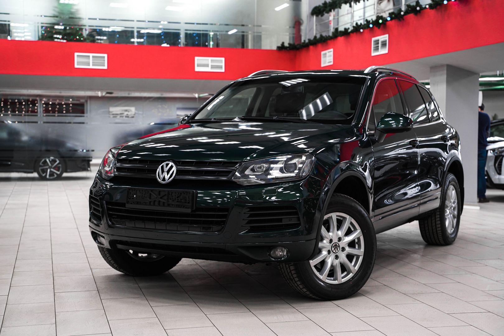 Volkswagen Touareg 2011, зеленый, ДЦ Орехово