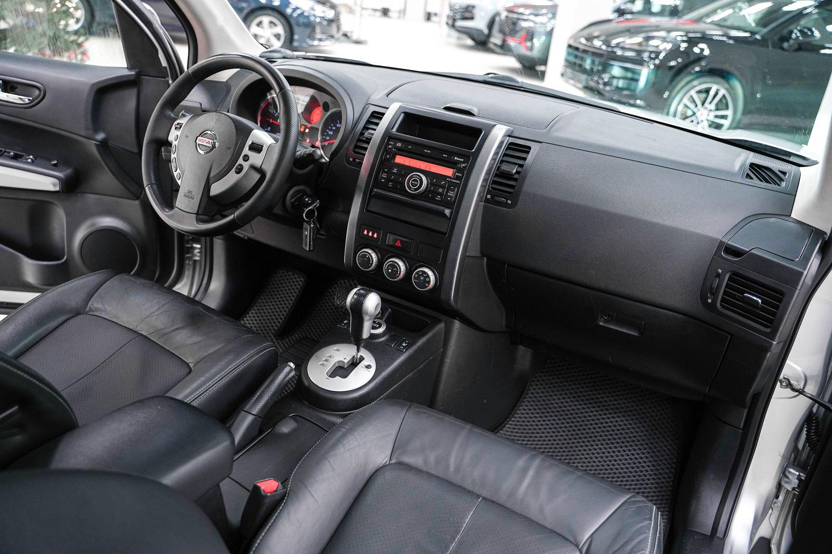 Nissan X-Trail 2010, серебряный, ДЦ Орехово