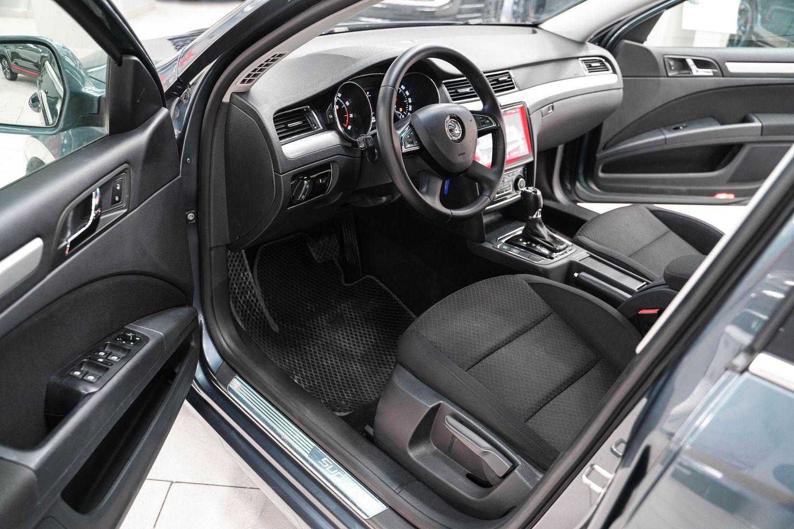 Skoda Superb 2013, серый, ДЦ Орехово