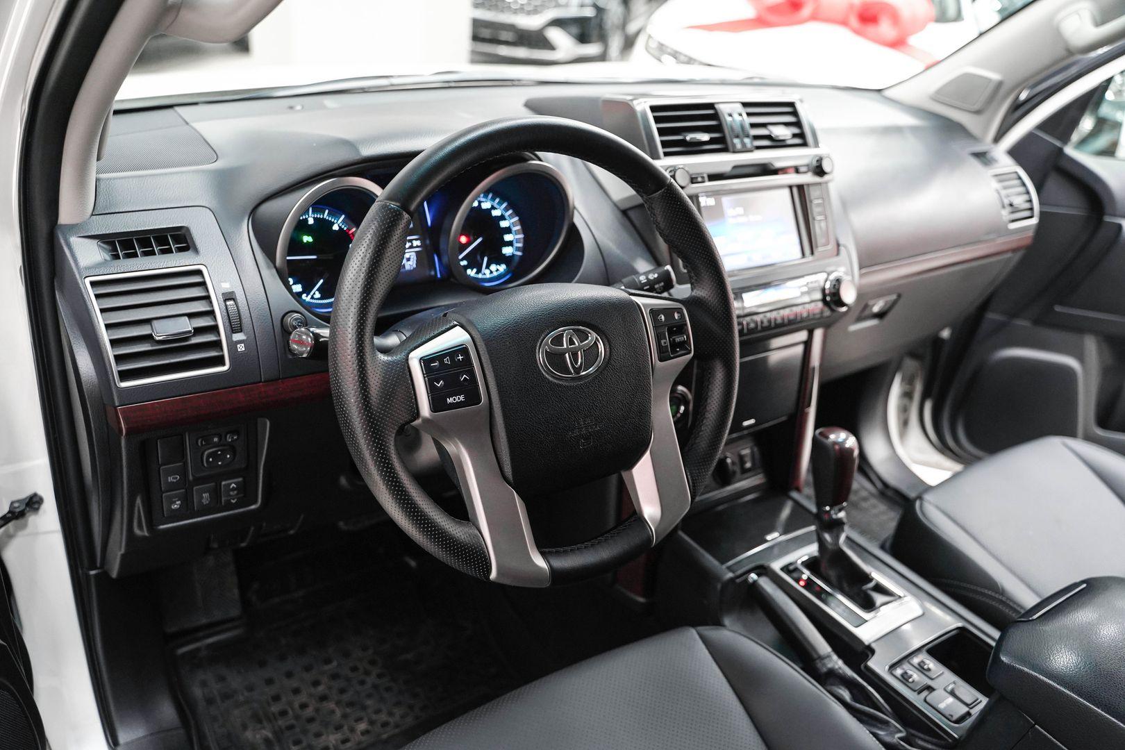 Toyota Land Cruiser Prado 2016, белый, ДЦ Орехово