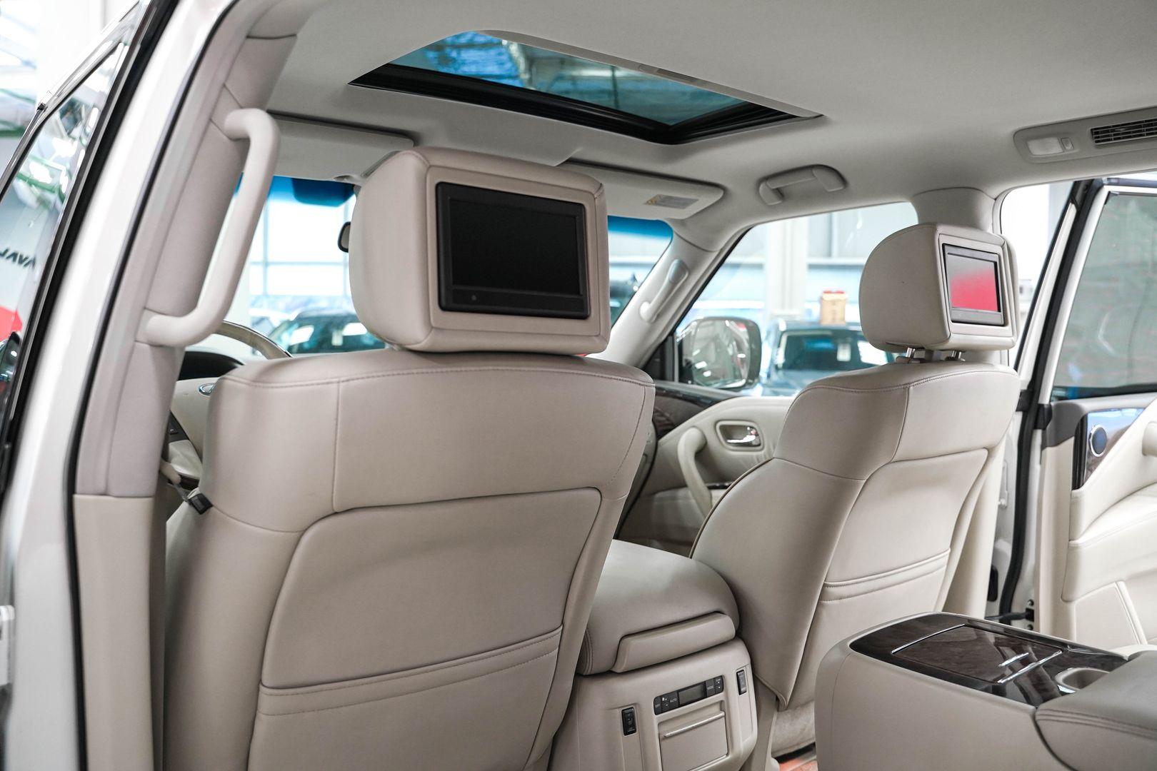 Infiniti QX56 2010, белый, ДЦ Орехово