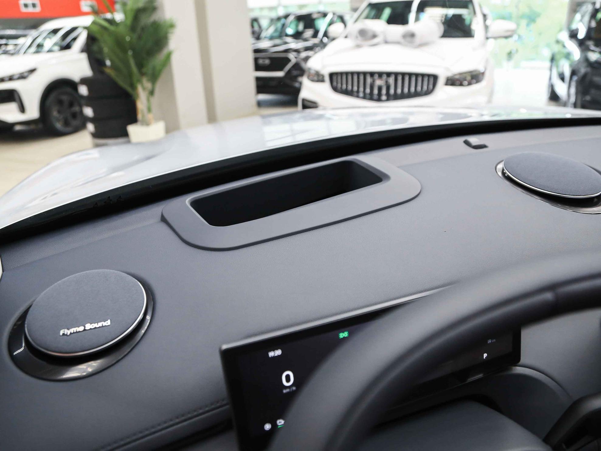 Geely Galaxy Starship 7 2025, серый, ДЦ Орехово