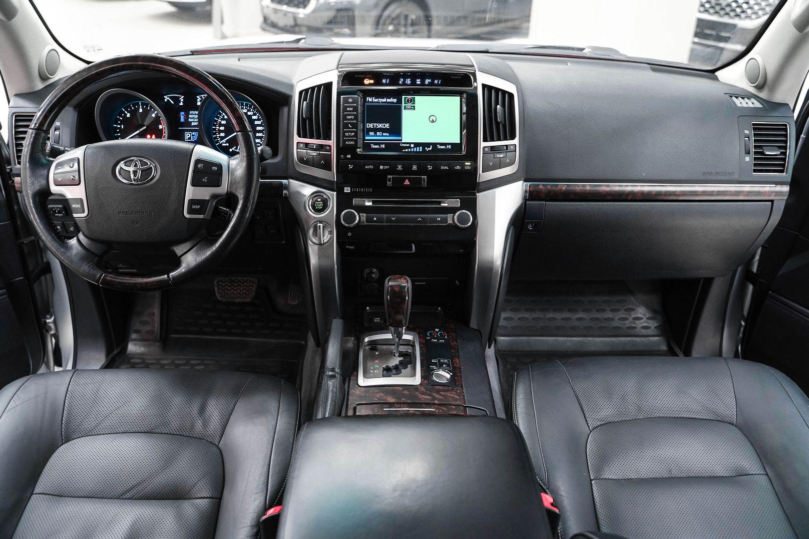 Toyota Land Cruiser 2013, серебряный, ДЦ Орехово
