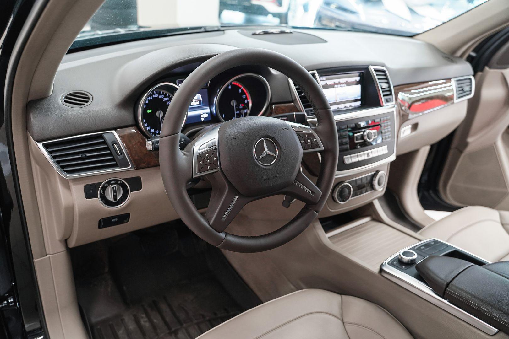 Mercedes-Benz M-Класс 2012, черный, ДЦ Орехово