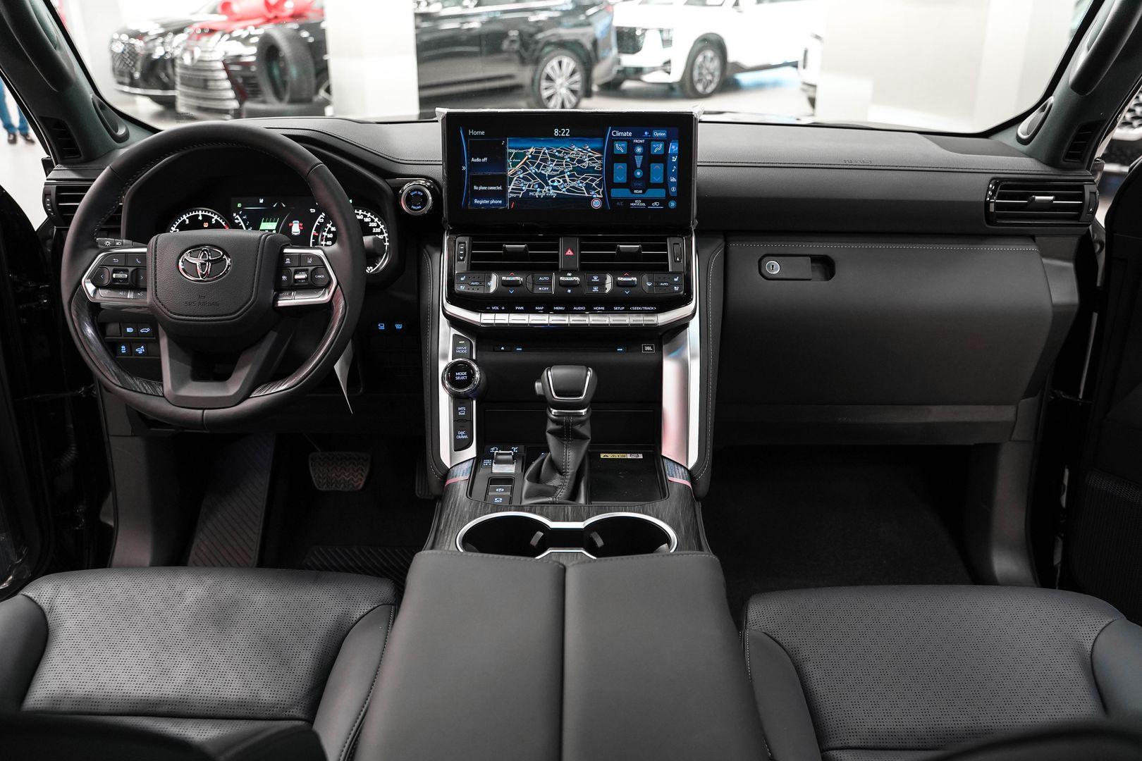 Toyota Land Cruiser 2024, черный, ДЦ Орехово