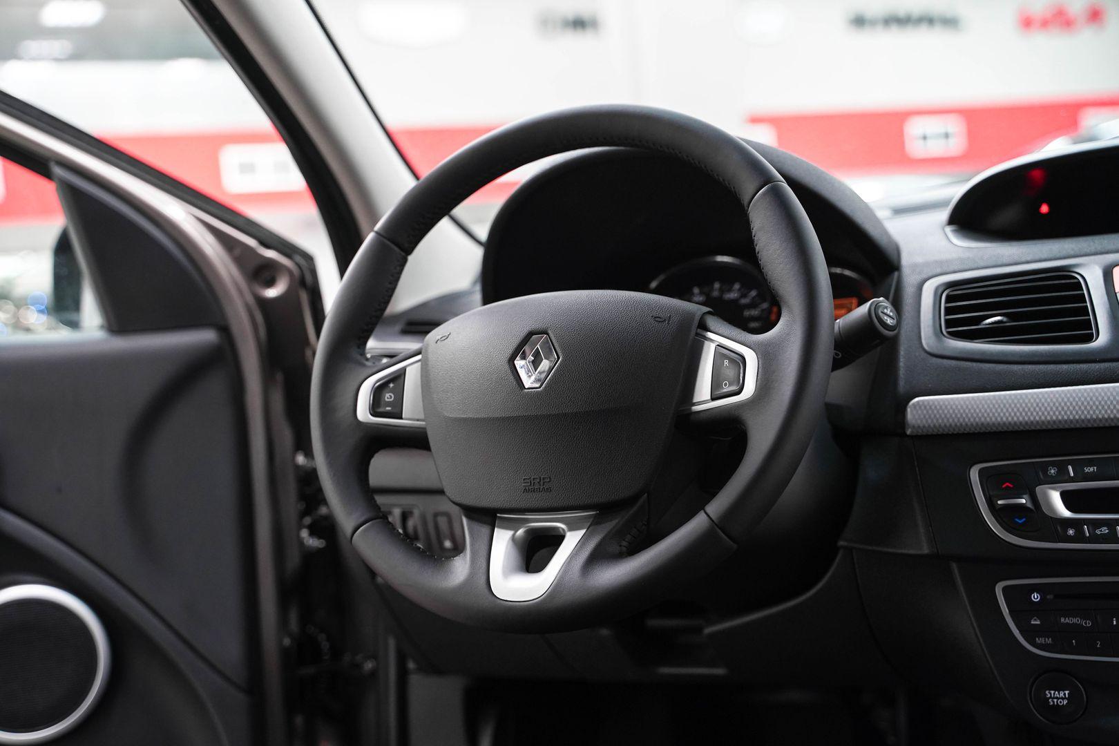 Renault Fluence 2011, бежевый, ДЦ Орехово
