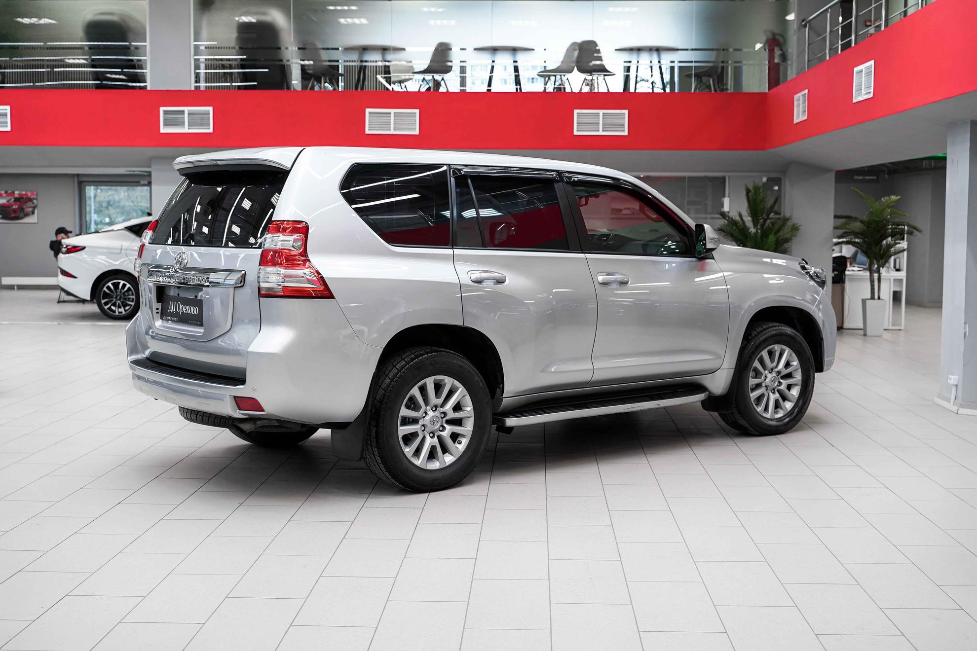 Toyota Land Cruiser Prado 2015, серебряный, ДЦ Орехово