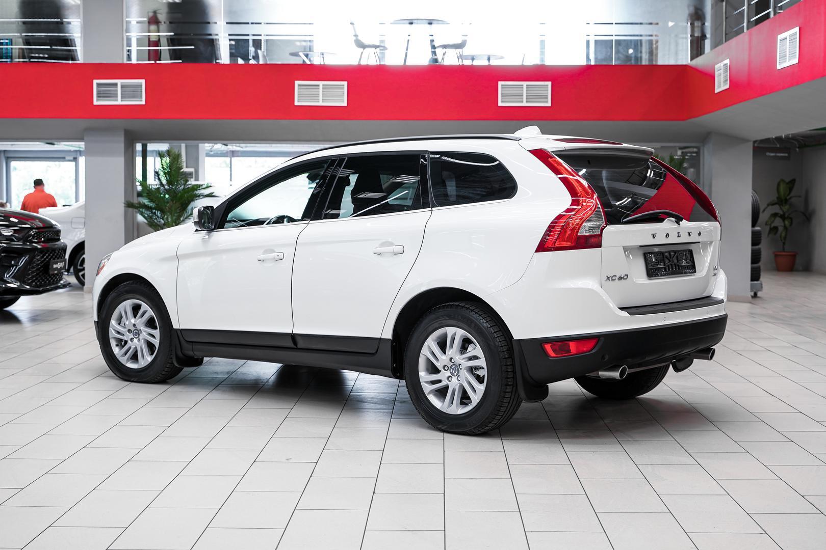 Volvo XC60 2012, белый, ДЦ Орехово