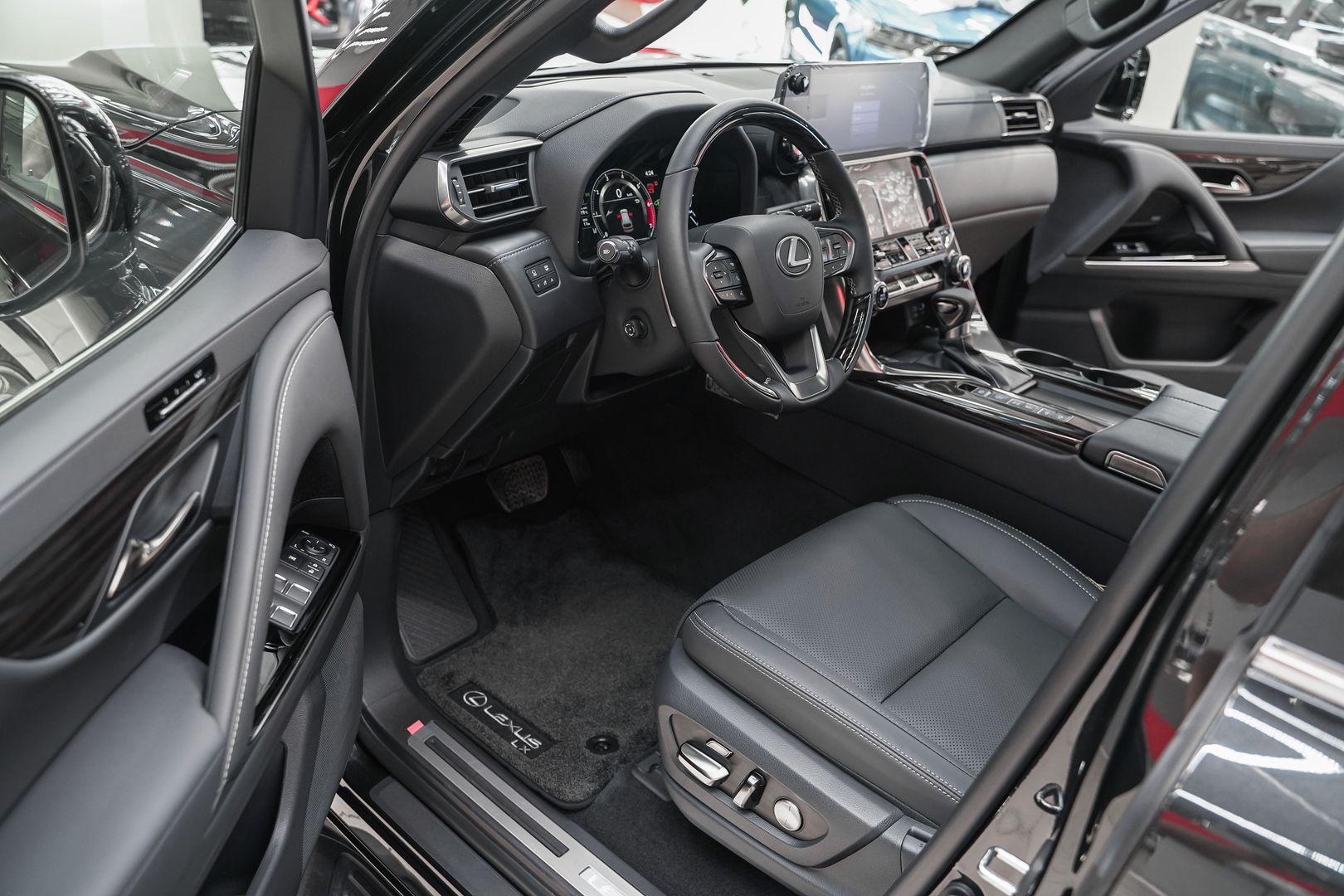 Lexus LX 2024, черный, ДЦ Орехово