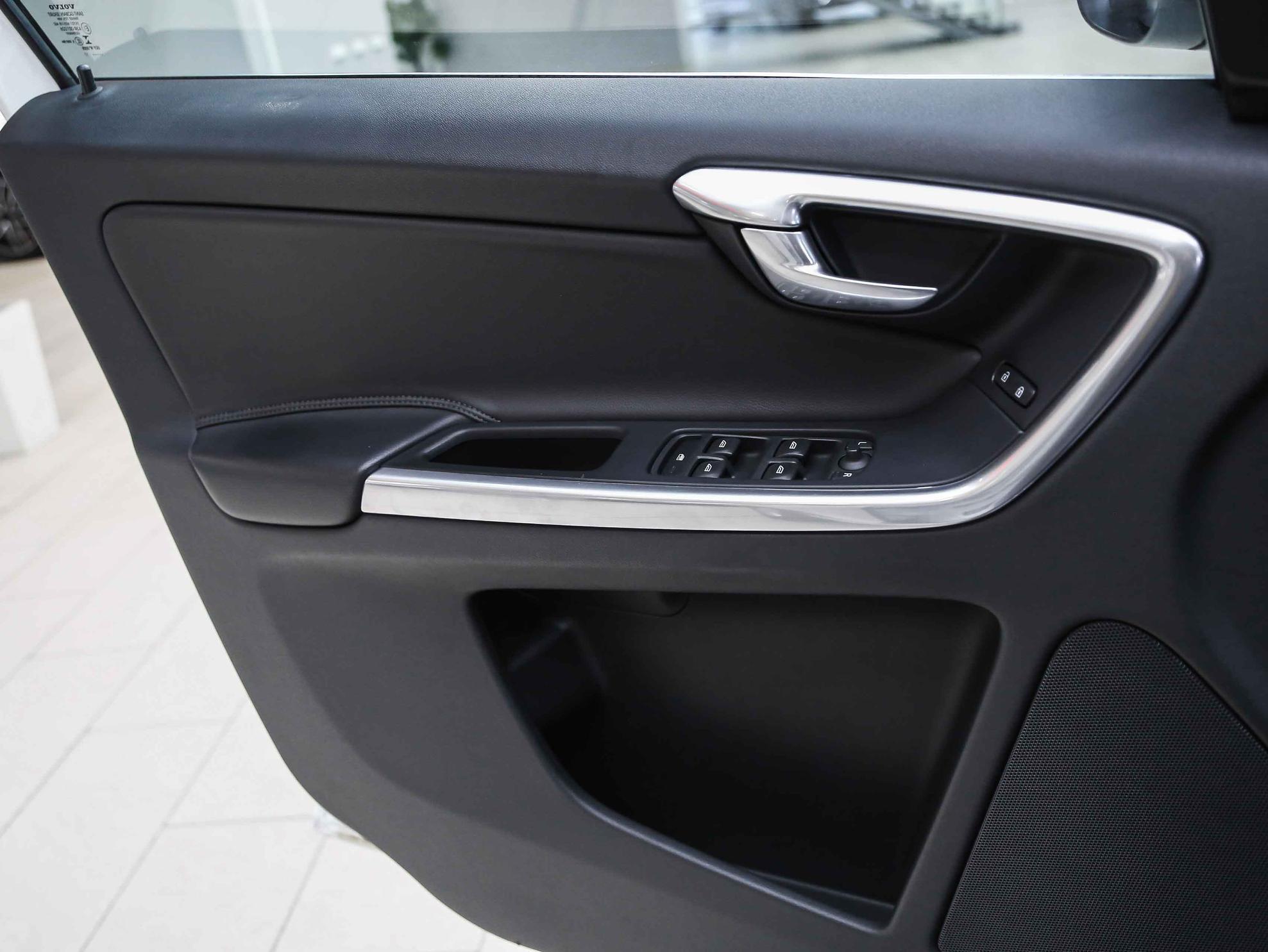 Volvo XC60 2017, белый, ДЦ Орехово