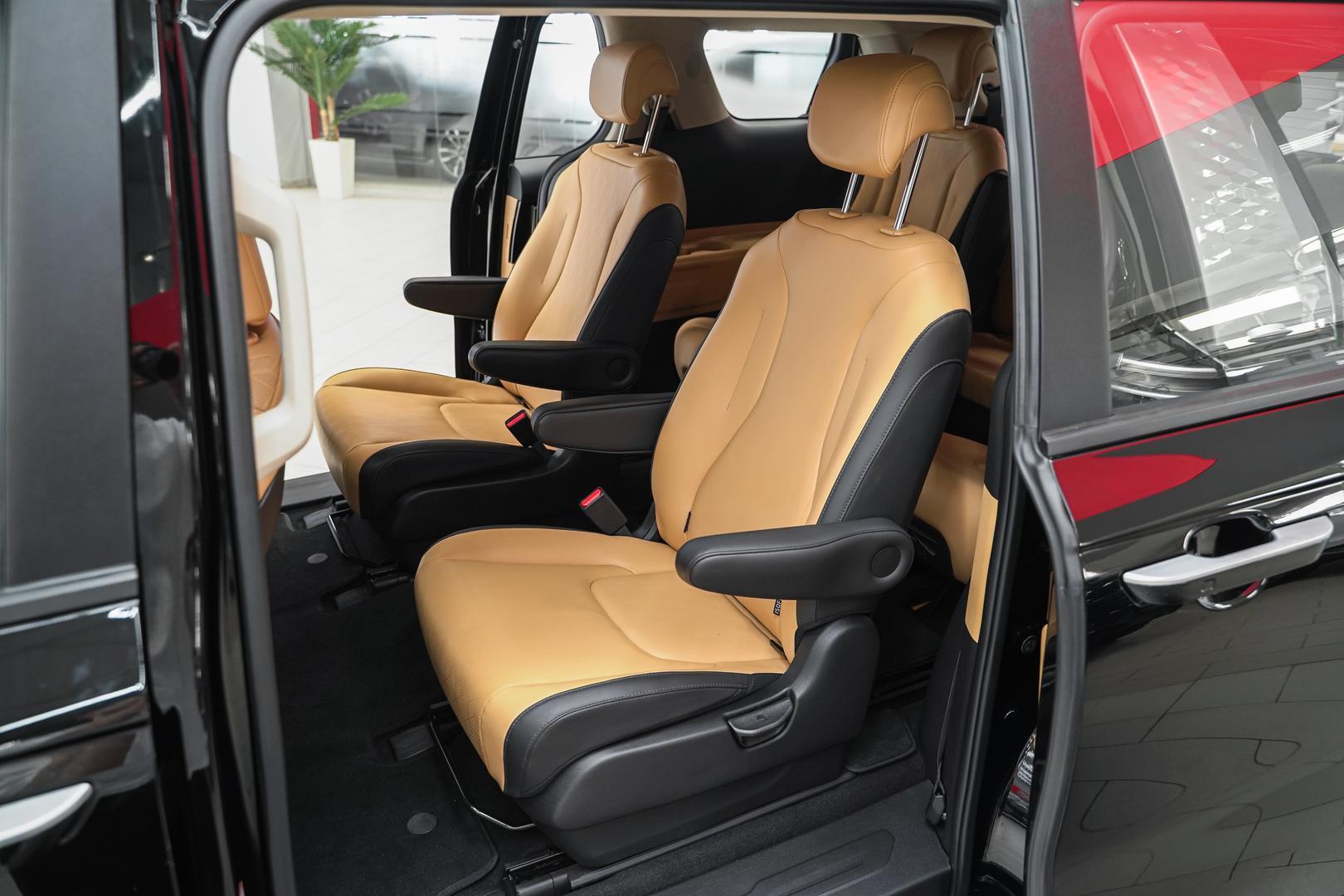 Kia Carnival 2021, черный, ДЦ Орехово