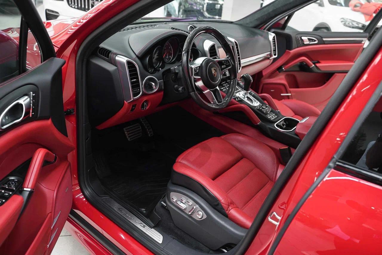 Porsche Cayenne 2016, красный, ДЦ Орехово