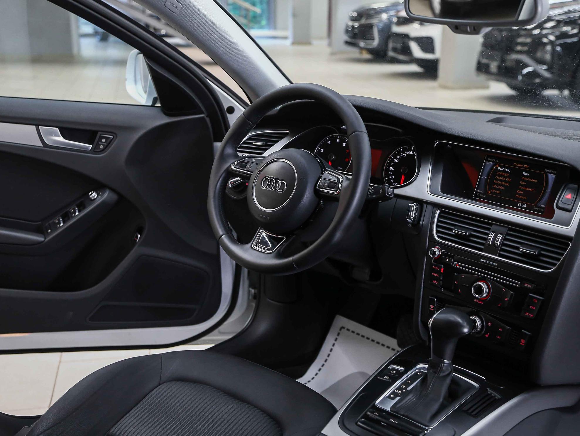 Audi A4 2013, белый, ДЦ Орехово