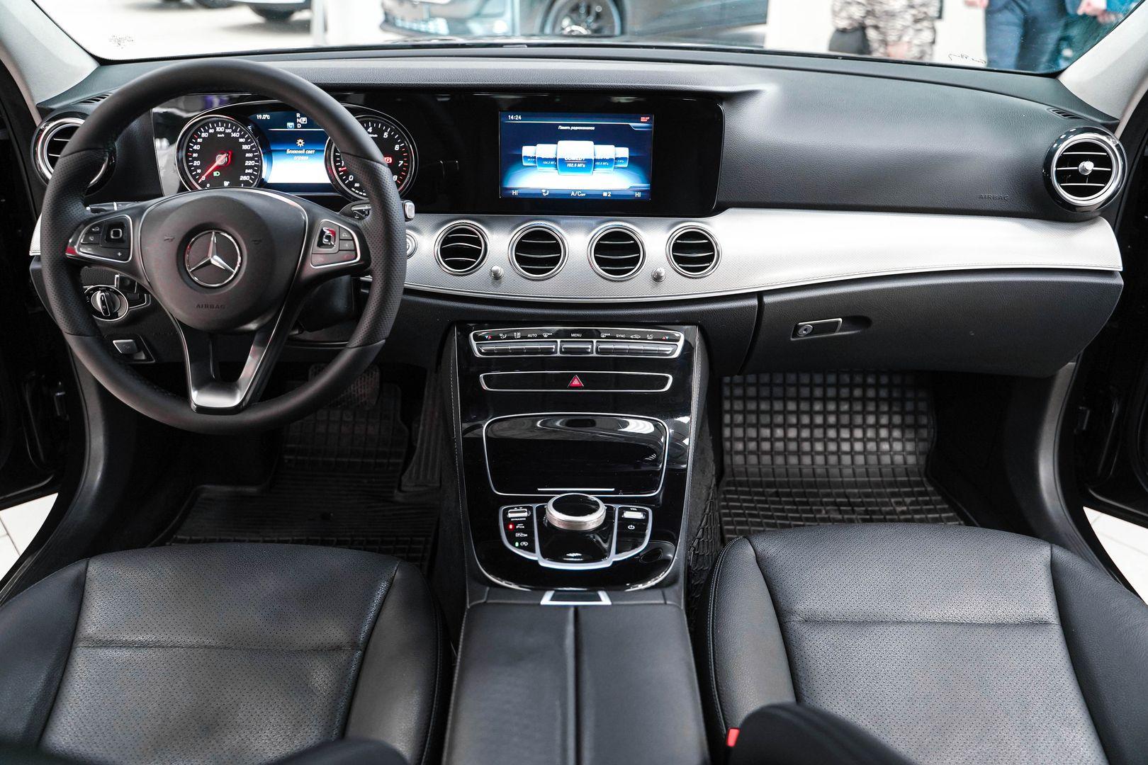Mercedes-Benz E-Класс 2017, черный, ДЦ Орехово