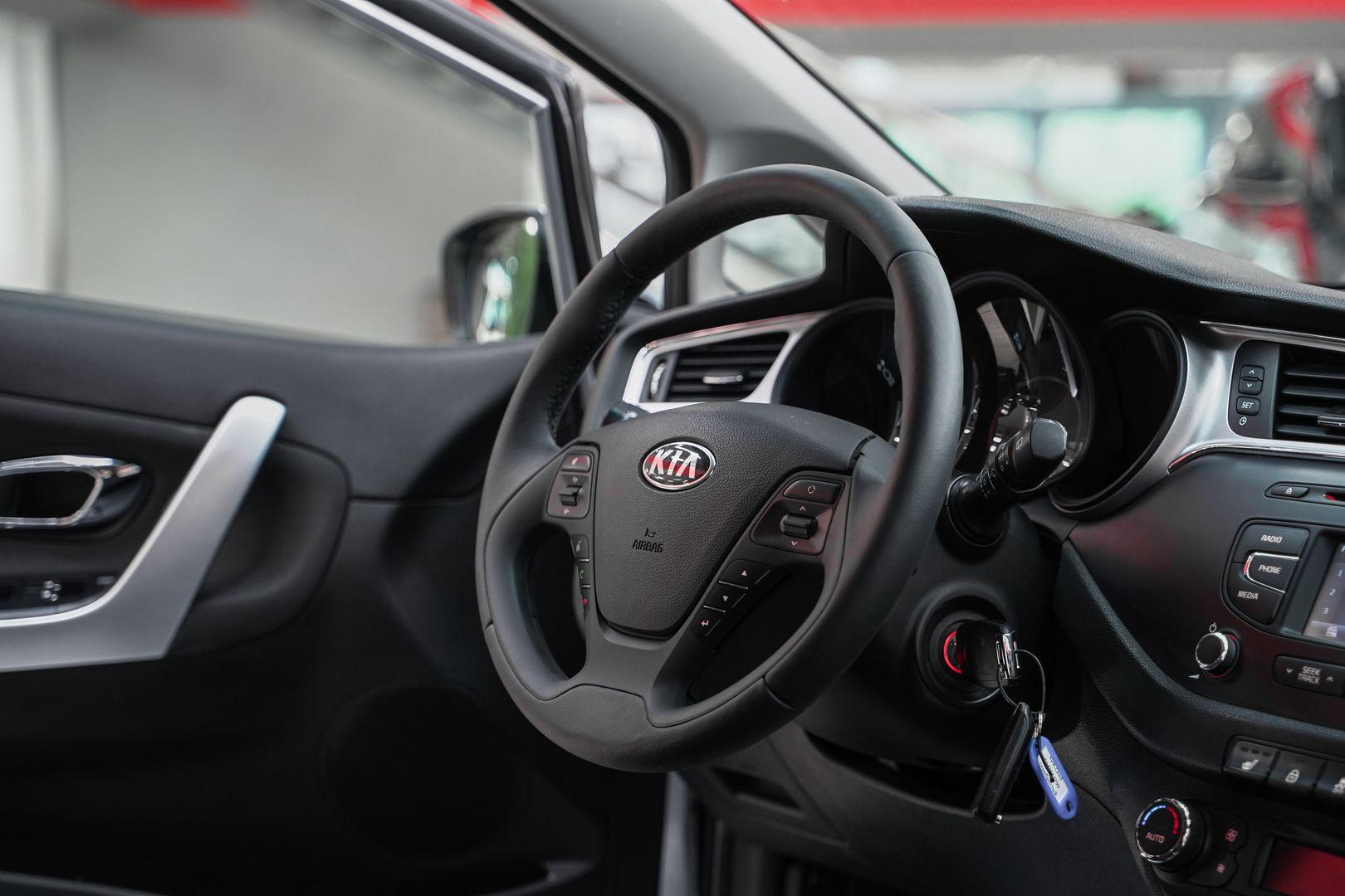 Kia Ceed 2017, серебряный, ДЦ Орехово
