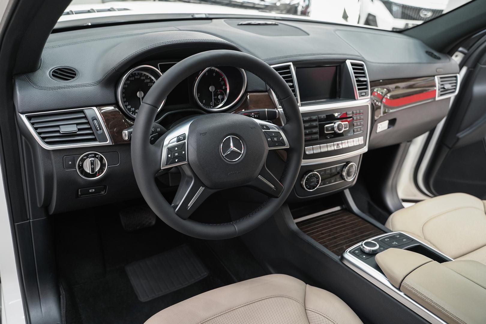 Mercedes-Benz GL-Класс 2015, белый, ДЦ Орехово