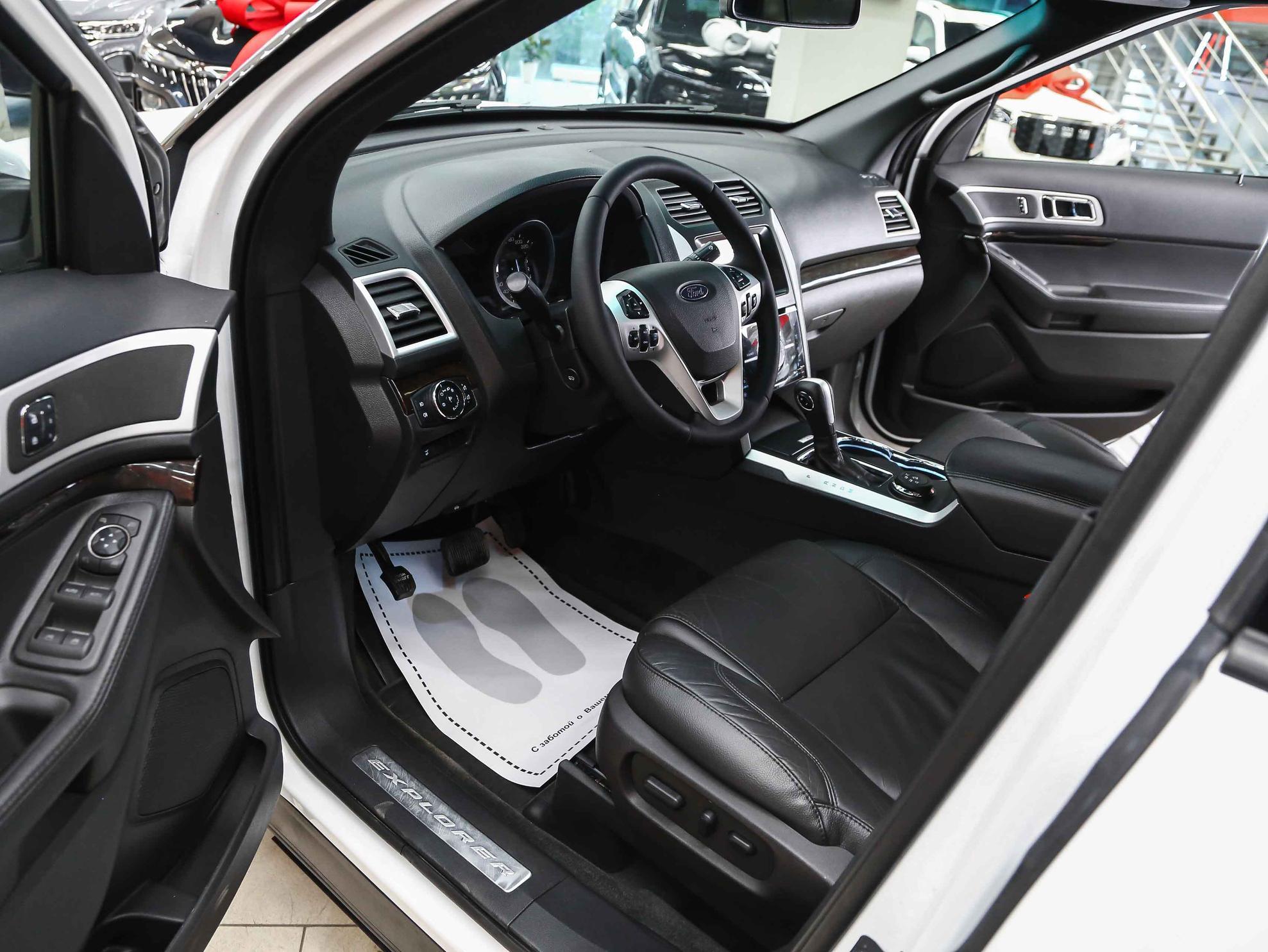 Ford Explorer 2014, белый, ДЦ Орехово