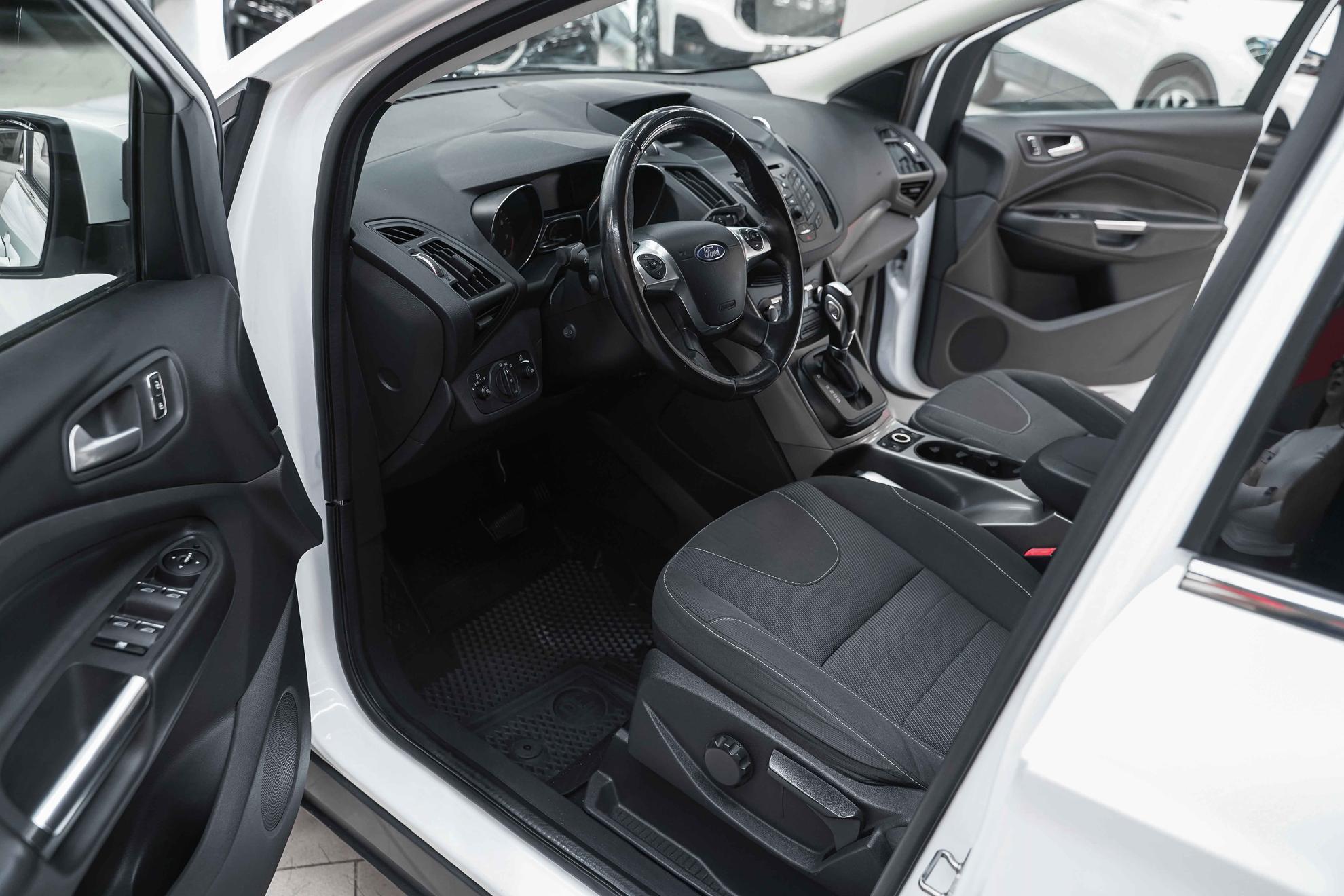 Ford Kuga 2013, белый, ДЦ Орехово