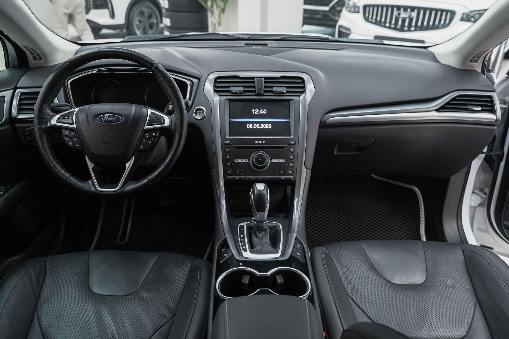 Ford Mondeo 2014, белый, ДЦ Орехово
