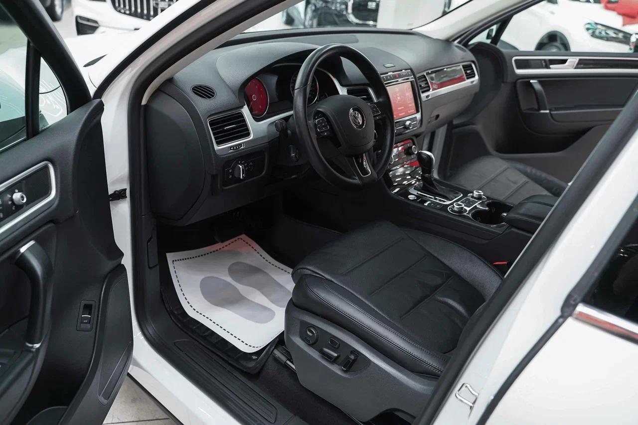 Volkswagen Touareg 2016, белый, ДЦ Орехово