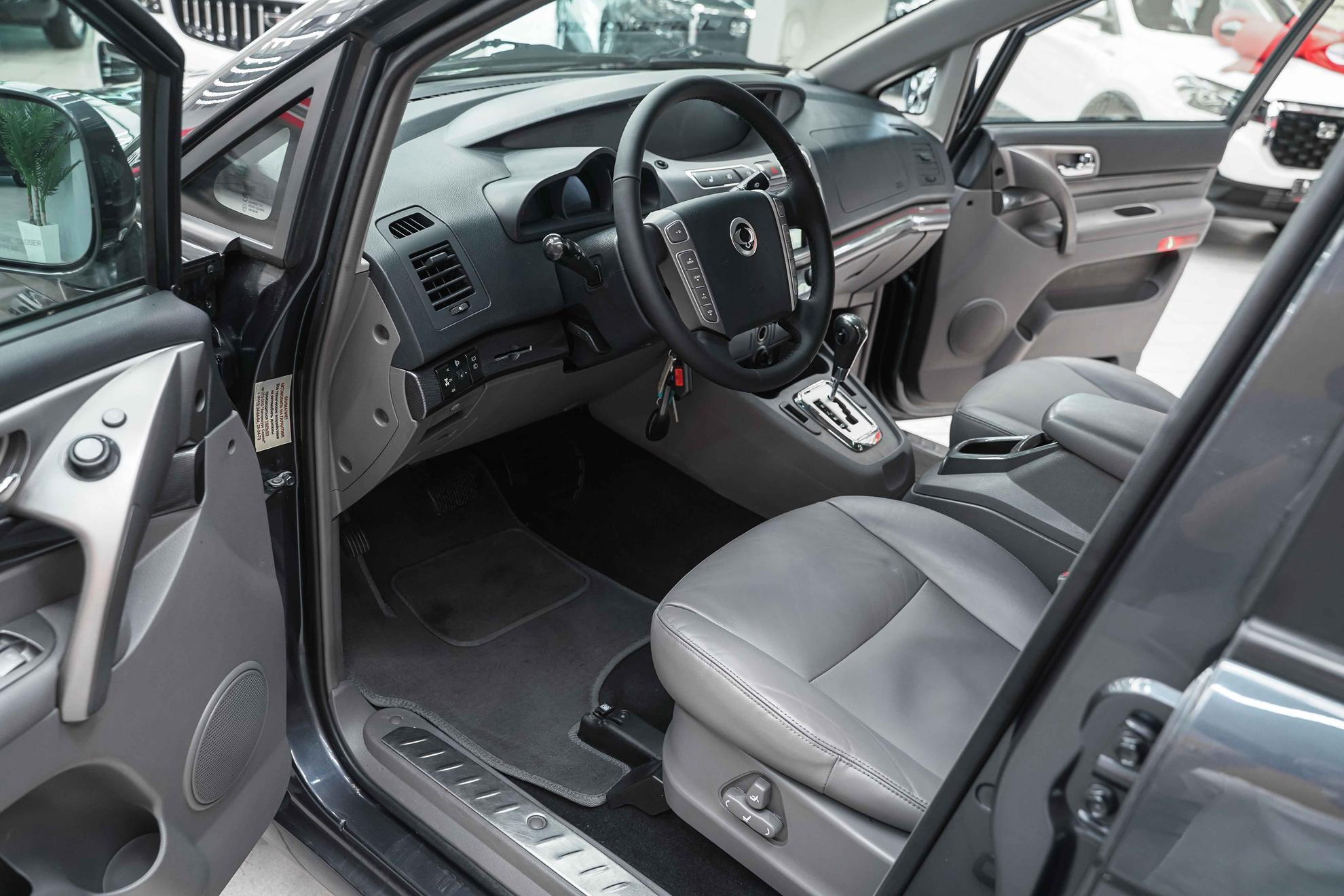 SsangYong Stavic 2014, серый, ДЦ Орехово