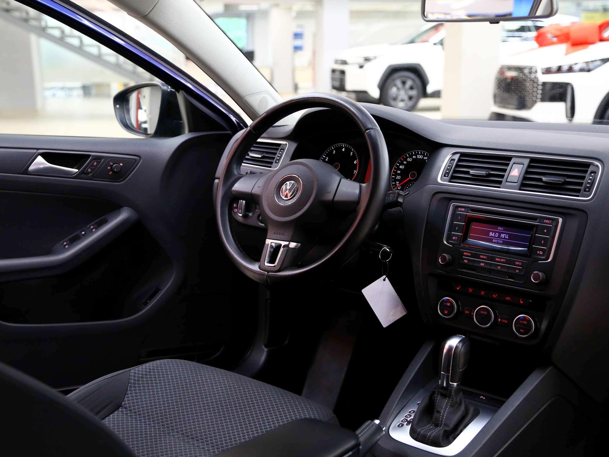 Volkswagen Jetta 2014, синий, ДЦ Орехово