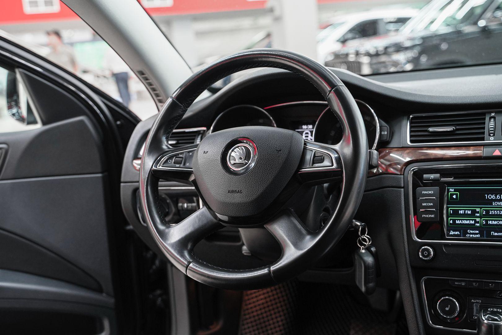 Skoda Superb 2013, черный, ДЦ Орехово